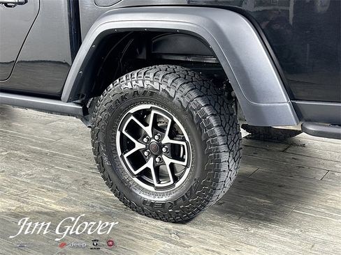 Used 2024 Jeep Gladiator Rubicon w/ Technology Group image 12