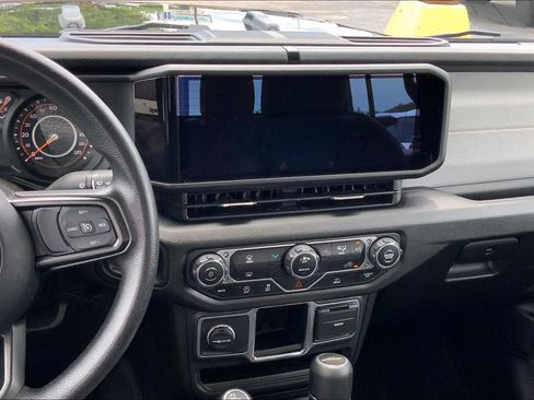 Used 2024 Jeep Gladiator Sport AWD/4WD image 6