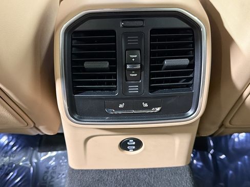 Used 2025 Porsche Macan image 20