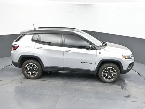 Used 2025 Jeep Compass Trailhawk AWD/4WD image 29