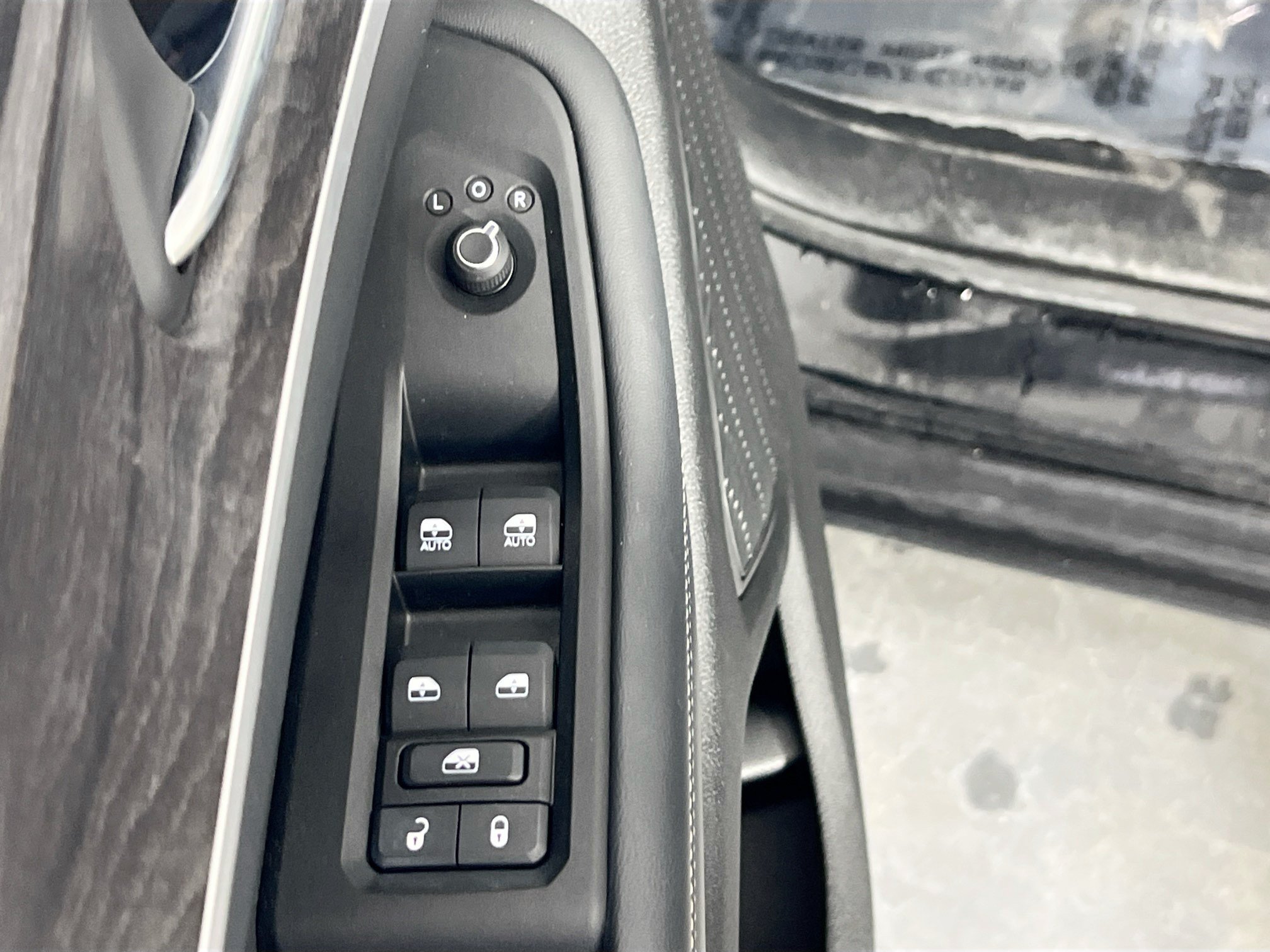 Used 2023 Jeep Grand Cherokee Limited AWD/4WD image 17