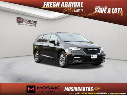 Used 2023 Chrysler Pacifica Touring-L
