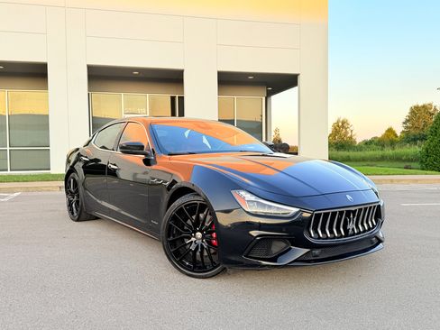 Used 2018 Maserati Ghibli GranSport image 3