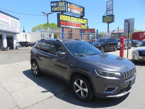 Used 2019 Jeep Cherokee Limited AWD/4WD image 3