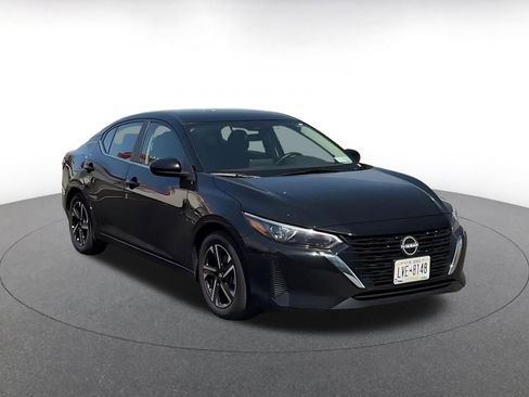 Used 2025 Nissan Sentra SV image 3