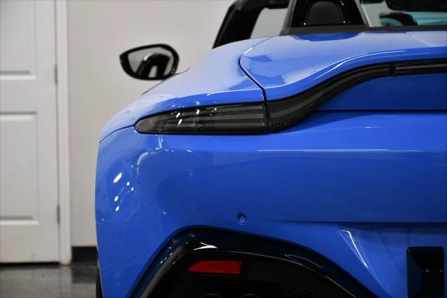 Used 2021 Aston Martin V8 Vantage Roadster RWD image 12