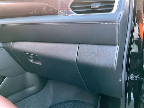 Used 2023 GMC Yukon Denali Ultimate image 16