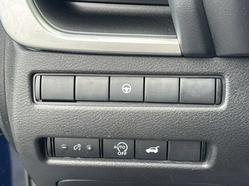 Used 2025 Nissan Rogue SV FWD image 28