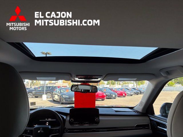 Used 2025 Mitsubishi Outlander SEL AWD/4WD image 12