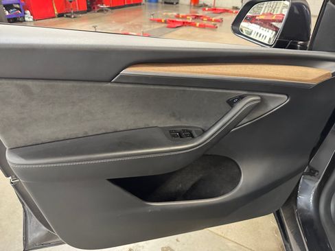 Used 2025 Tesla Model Y Long Range RWD image 13