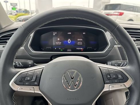 Used 2024 Volkswagen Tiguan SE FWD image 21