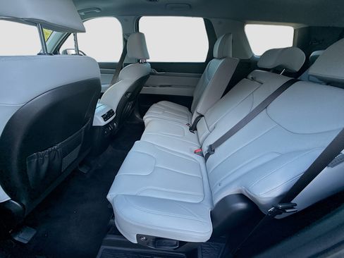 Used 2025 Hyundai Palisade SEL FWD image 21