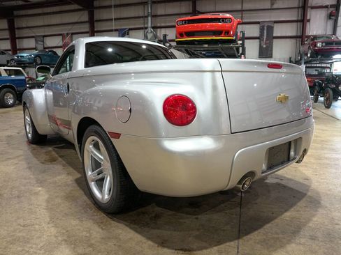 Used 2004 Chevrolet SSR w/ Preferred Equipment Group RWD image 4