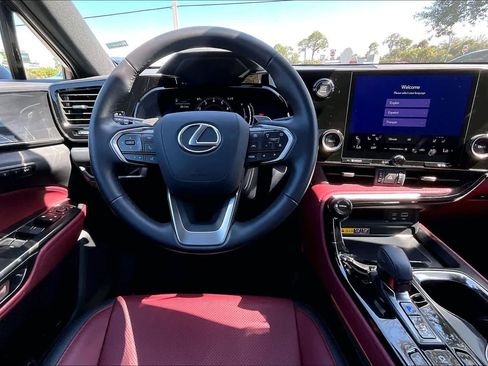 Used 2025 Lexus NX 250 FWD w/ Towing Package (2000 Lbs) image 6