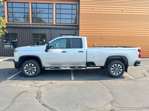 Used 2022 Chevrolet Silverado 2500 Custom w/ Custom Value Package AWD/4WD image 2