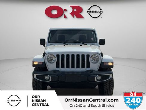 Used 2020 Jeep Gladiator Overland w/ Cold Weather Group AWD/4WD image 2