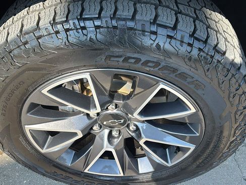 Used 2021 Chevrolet Tahoe Z71 w/ Luxury Package image 9