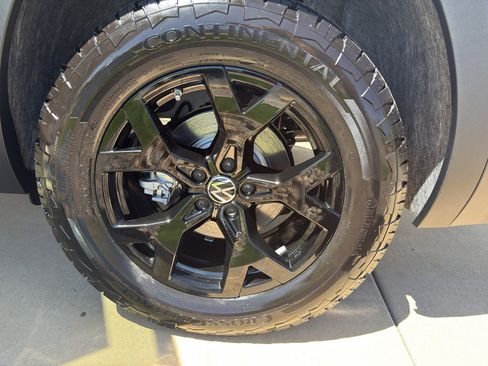 New 2025 Volkswagen Atlas Peak Edition SE image 17