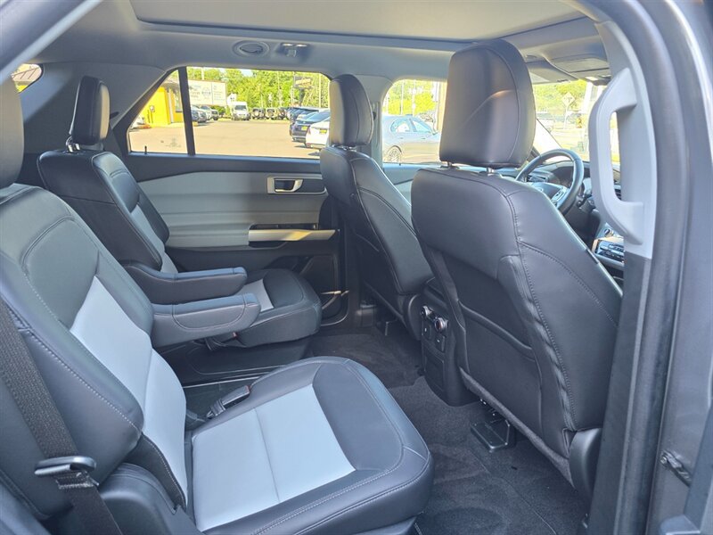 Used 2023 Ford Explorer XLT w/ Equipment Group 202A AWD/4WD image 15