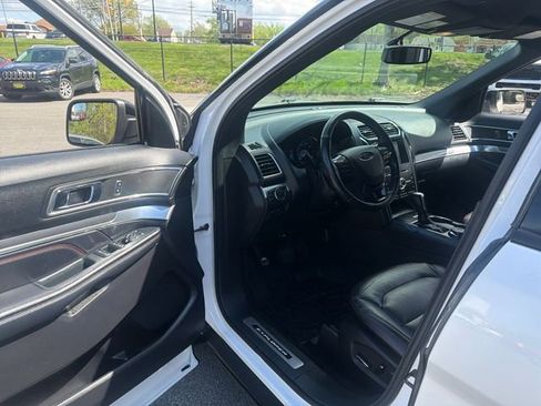 Used 2018 Ford Explorer Sport AWD/4WD image 29