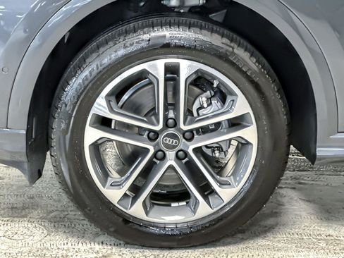 Used 2025 Audi Q5 Premium w/ Convenience Package image 26