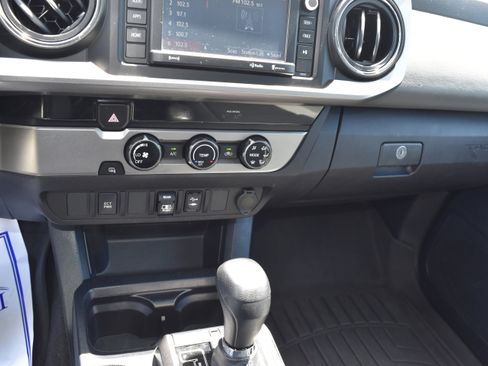 Used 2018 Toyota Tacoma SR5 RWD image 28