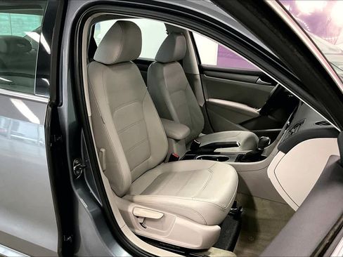 Used 2014 Volkswagen Passat TDI SE image 11