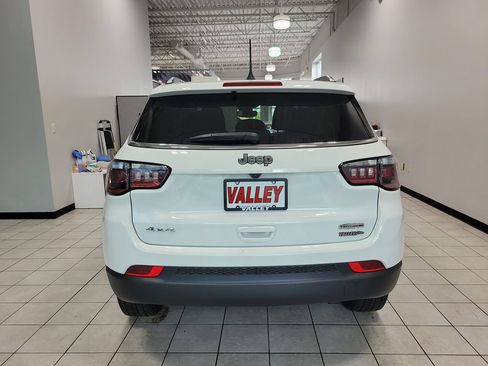 Used 2022 Jeep Compass Latitude AWD/4WD image 10