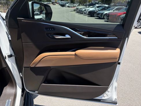 Used 2021 Cadillac Escalade ESV Premium Luxury AWD/4WD image 39