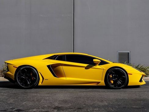 Used 2014 Lamborghini Aventador image 6
