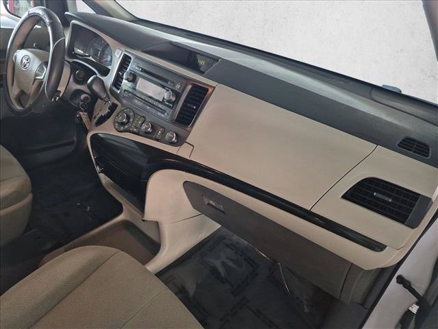 Used 2013 Toyota Sienna L FWD image 21