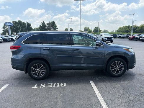 Used 2019 Toyota Highlander XLE AWD/4WD image 5