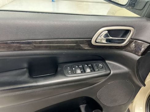 Used 2011 Jeep Grand Cherokee Laredo AWD/4WD image 19