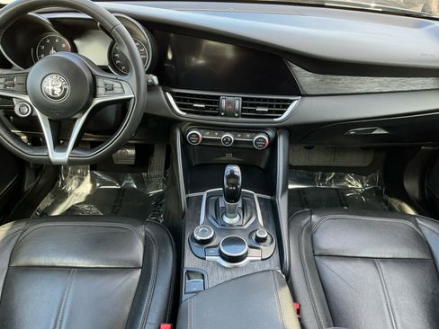 Used 2019 Alfa Romeo Giulia RWD image 5