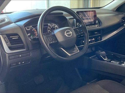 Used 2025 Nissan Rogue SV FWD image 4