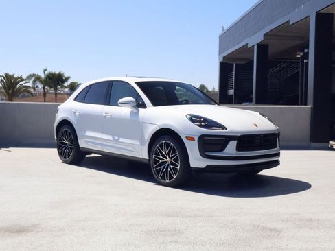 Certified 2025 Porsche Macan AWD/4WD image 7
