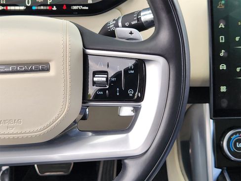 Used 2022 Land Rover Range Rover Long Wheelbase SE image 29