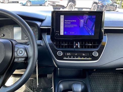 Used 2025 Toyota Corolla LE FWD image 6