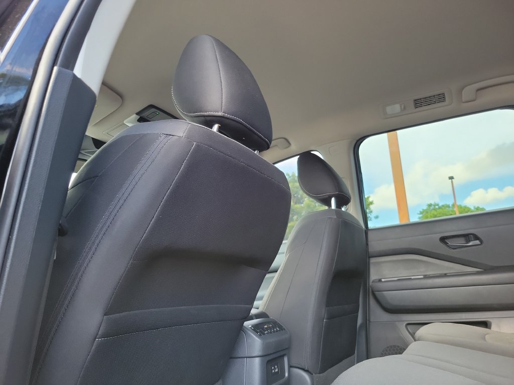 Used 2024 Nissan Pathfinder SV FWD image 16