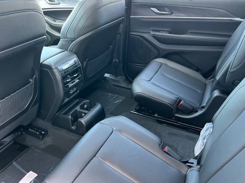 New 2025 Jeep Grand Cherokee L Limited w/ Luxury Tech Group II image 13