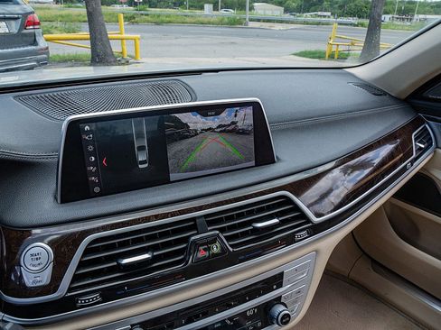 Used 2019 BMW 740i RWD image 28