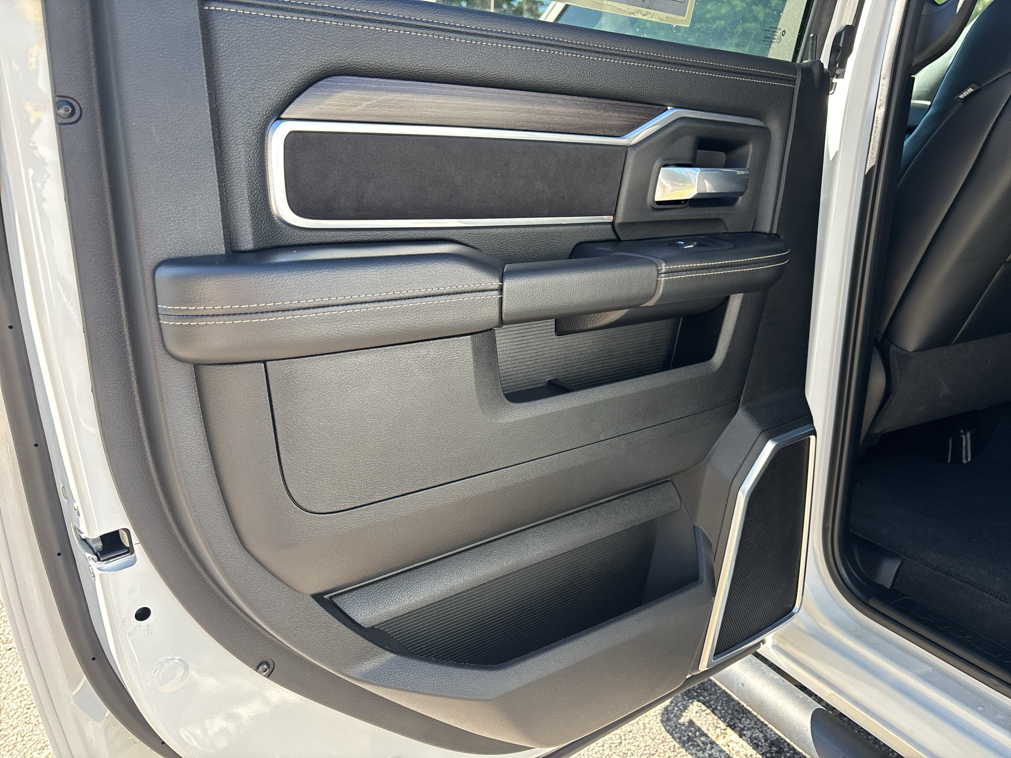 Used 2026 RAM 2500 Laramie AWD/4WD image 22