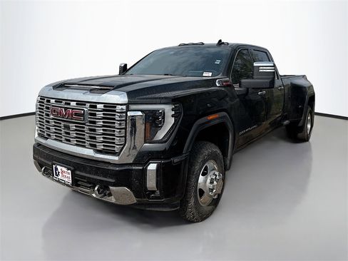 Used 2024 GMC Sierra 3500 Denali w/ Denali Reserve Package image 3