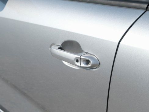 New 2025 VinFast VF 8 Eco AWD/4WD image 8