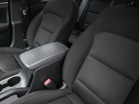 Used 2018 Hyundai Elantra Value Edition FWD image 18