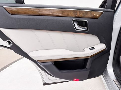 Used 2010 Mercedes-Benz E 350 Sedan image 19