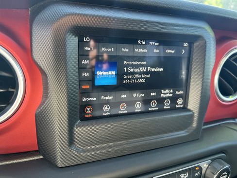 Used 2018 Jeep Wrangler Unlimited Rubicon AWD/4WD image 6