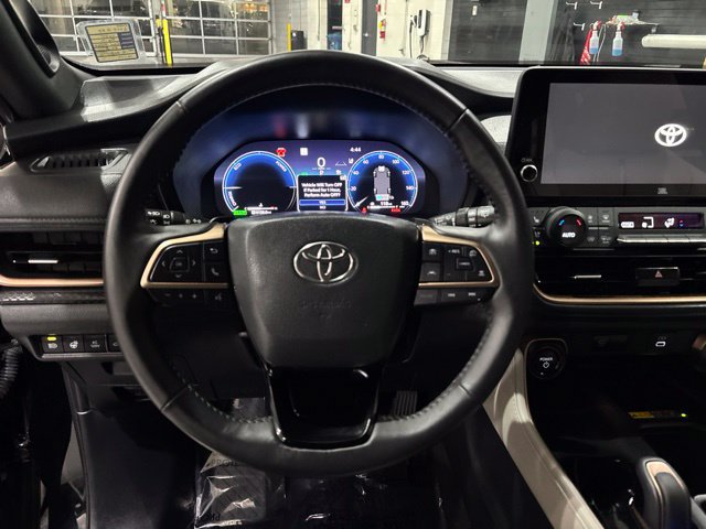 Used 2024 Toyota Grand Highlander AWD Hybrid image 20