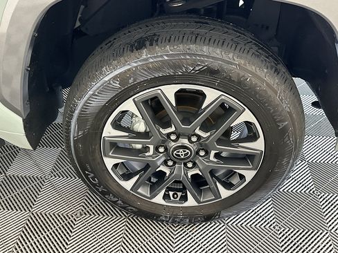 Used 2025 Toyota Tundra Limited AWD/4WD image 11
