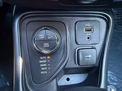 Used 2020 Jeep Compass Trailhawk AWD/4WD image 19